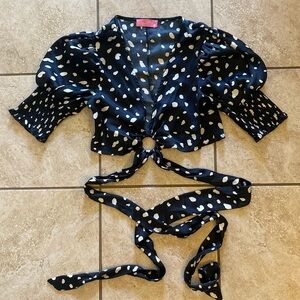 LILLYS KLOSET LOW-CUT CROPPED WRAP TOP-SIZE M